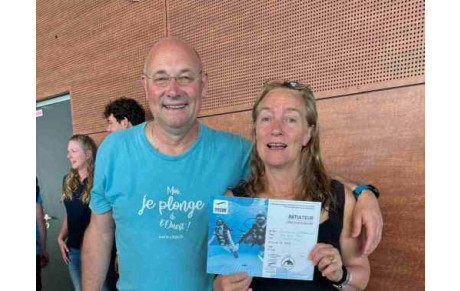 Et de quatre, Barbara a obtenu son diplôme et rejoint le groupe de trois autres diplômés &quot;initiateurs plongée 2025&quot;